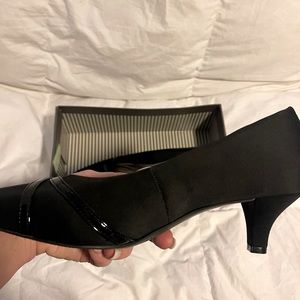 Aubrey Lynn black pumps